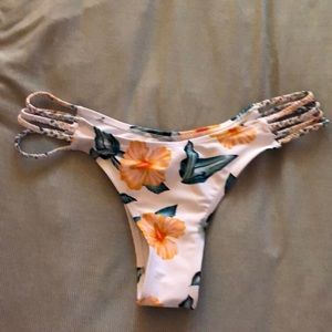 Brand new bathing suit bottom!🌞🔥🌟🌼